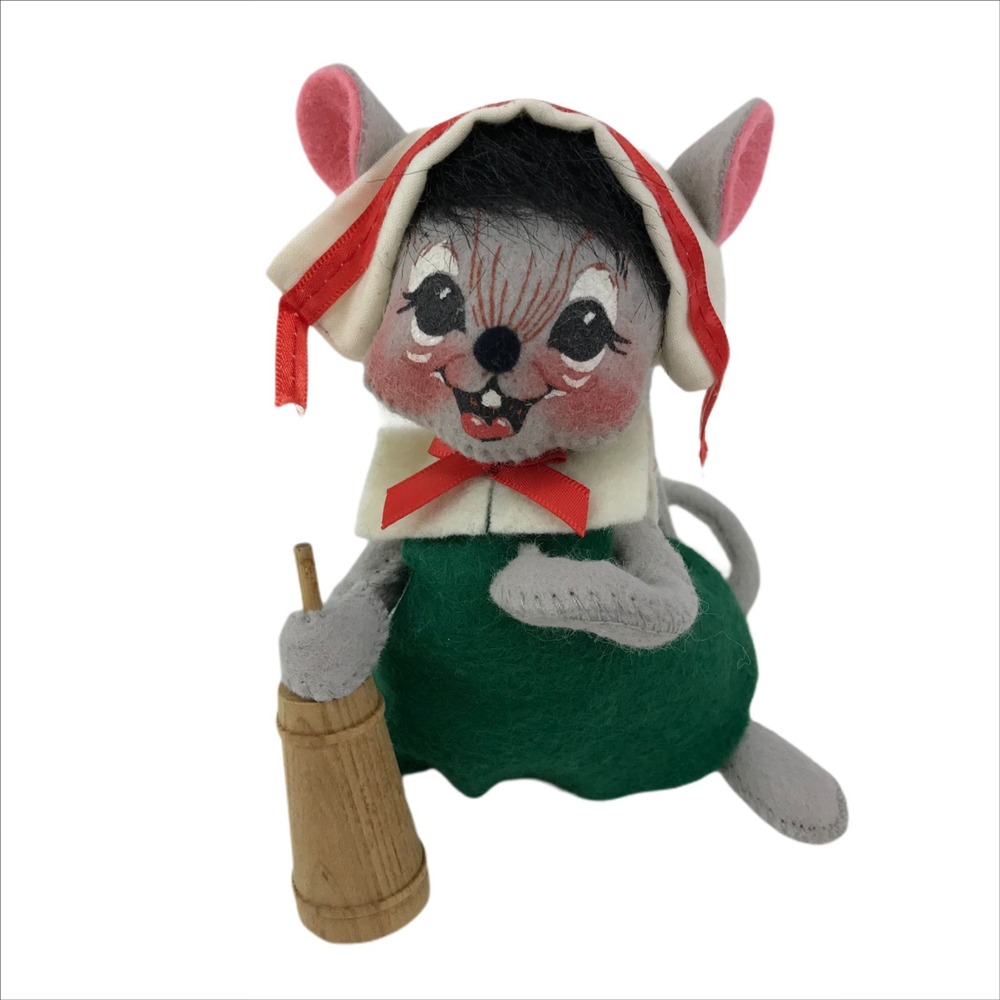 Vintage 2000 Y2K Annalee Colonial Girl Mouse Doll‎ Butter Churn Thanksgiving 5"